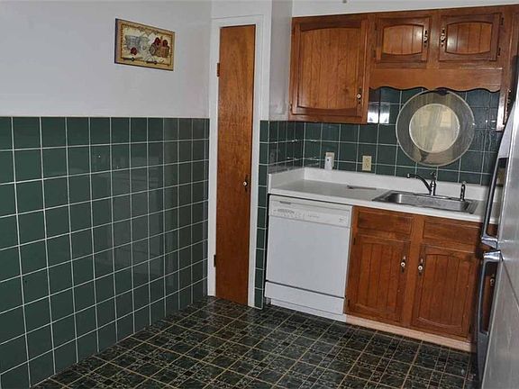 4th image of 857-59 E 28th St