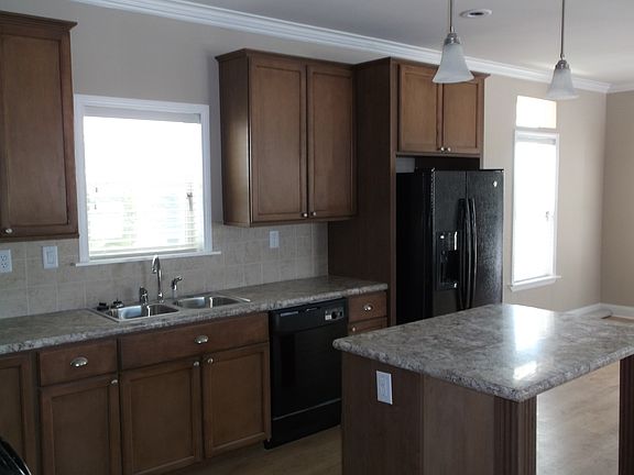 4th image of 136 Winthrop Ct.