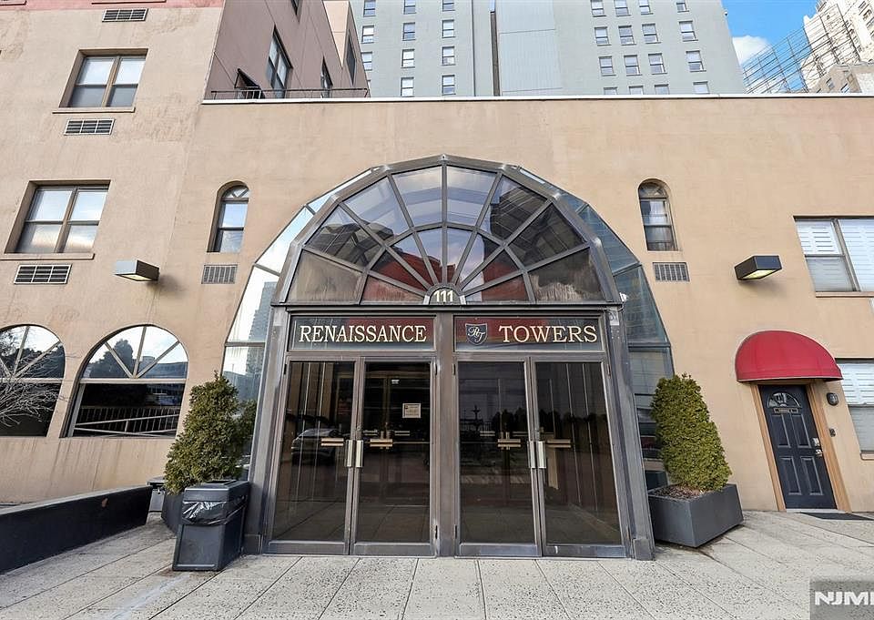 1st image of 111 Mulberry St APT 3T
