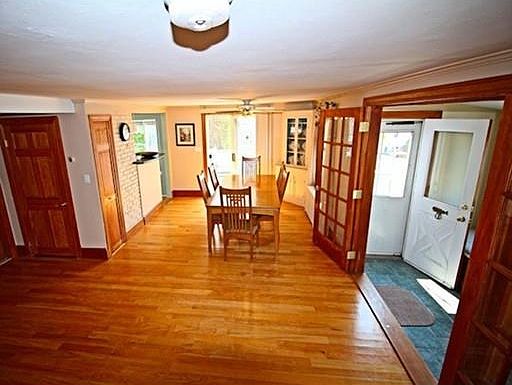 4th image of 411 Revere St