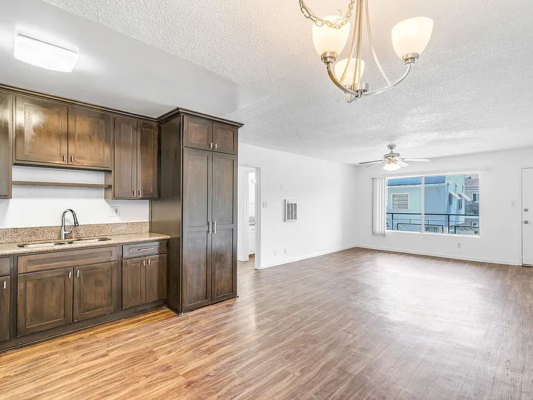 600 Almond Avenue — Photo 3