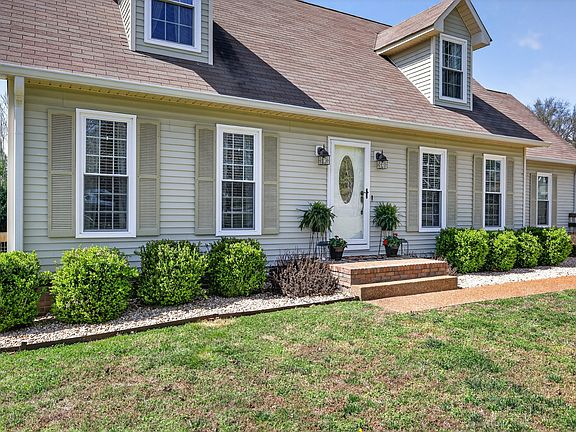 2nd image of 3929 Cambridge Ct