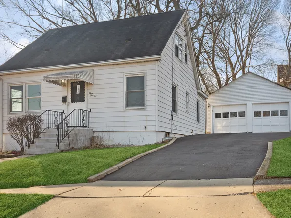 315 Geneva St, Dundee, IL 60118