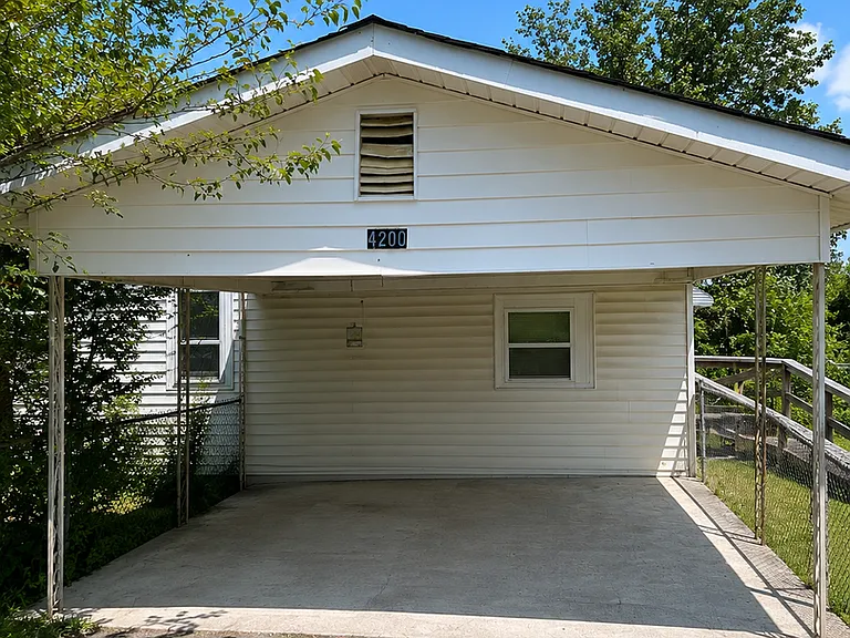 4200 Wilkesview Dr — Photo 2