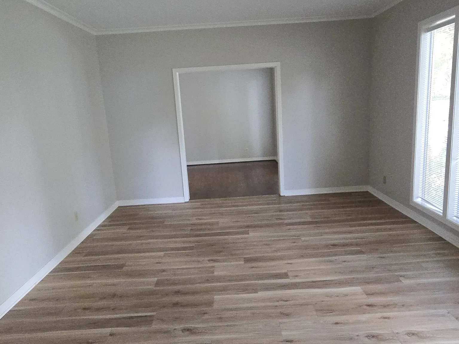 3 bed, 1305 sqft, $1,400 — Photo 2