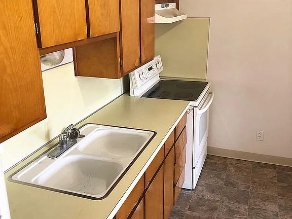 2nd image of 2025 Merrill Ave #3