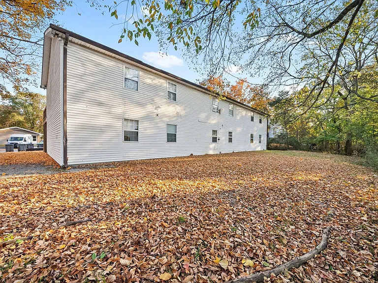 2 Bedroom Pet Friendly Apartment For Rent Near APSU! — Photo 17