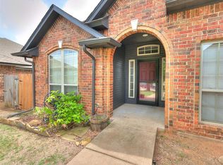 1732 SW 33rd St, Moore, OK 73160
