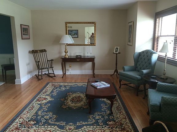 3rd image of 2612 Whitman Dr