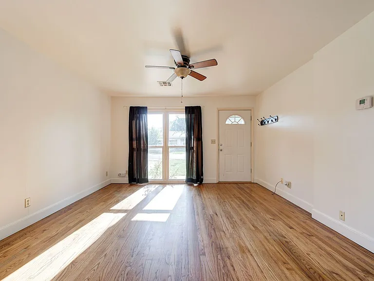 604 N Stewart Ave — Photo 3