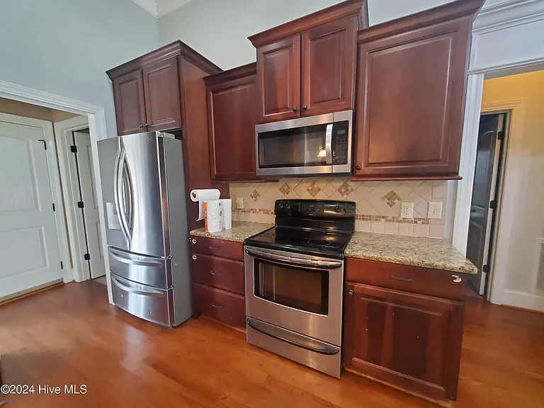 3008 Taberna Dr — Photo 9