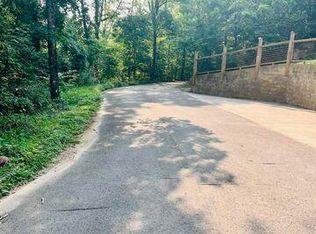 Steven Ct, Pigeon Forge, TN 37863