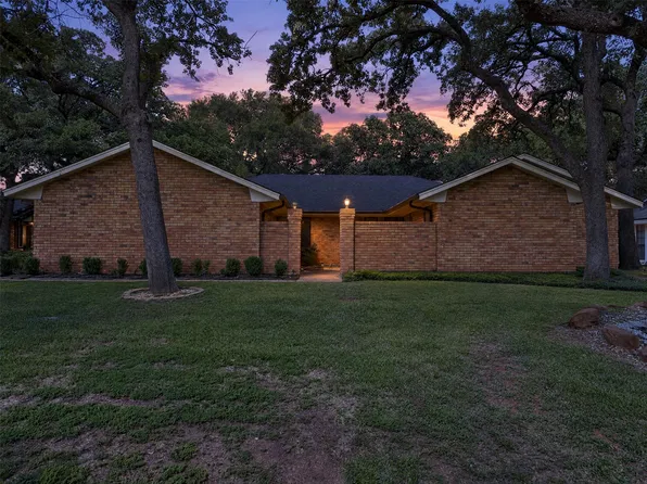 2304 Belfry Ct, Arlington, TX 76011