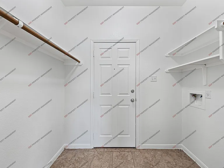 8012 Bridgepointe Dr — Photo 21