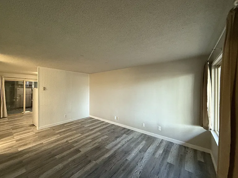 851 W 5th Ave #2 — Photo 3