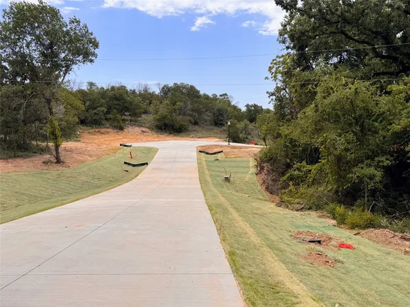 2 Paradise Dr, Fort Worth, TX 76108