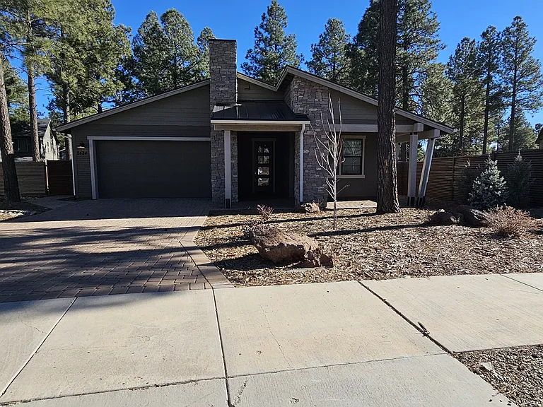 2424 S Luginbuhl St — Photo 1