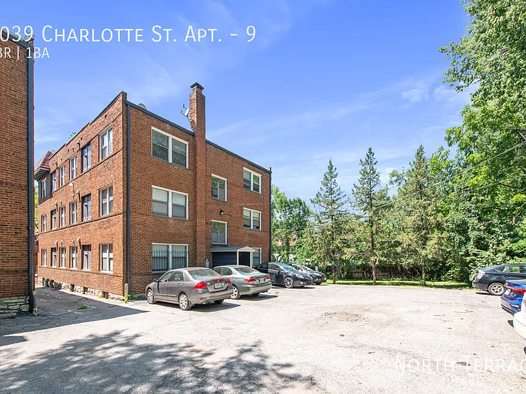 4035-4039 Charlotte — Photo 4