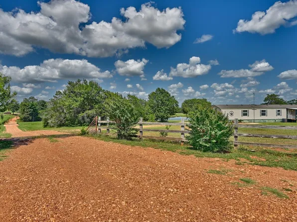 1368 County Road 207, Giddings, TX 78942