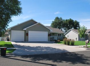 738 Shelly Ln, Onalaska, WI 54650