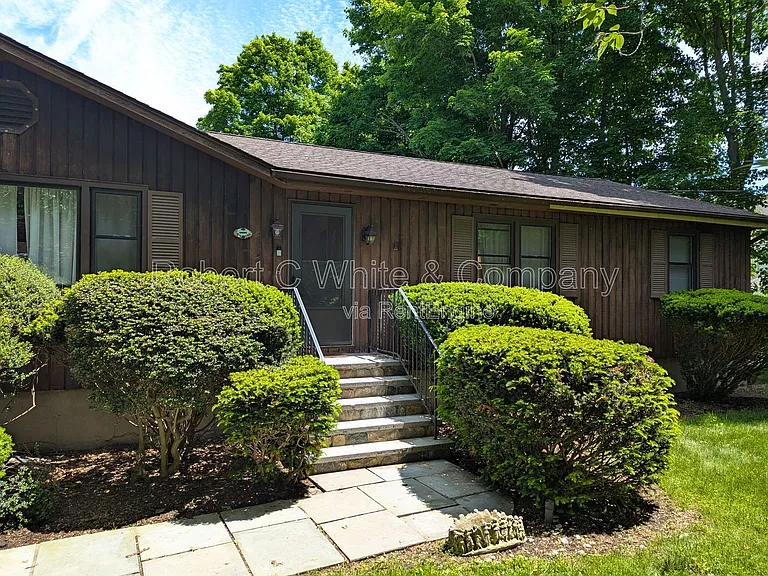 1040 Daniels Farm Rd — Photo 3