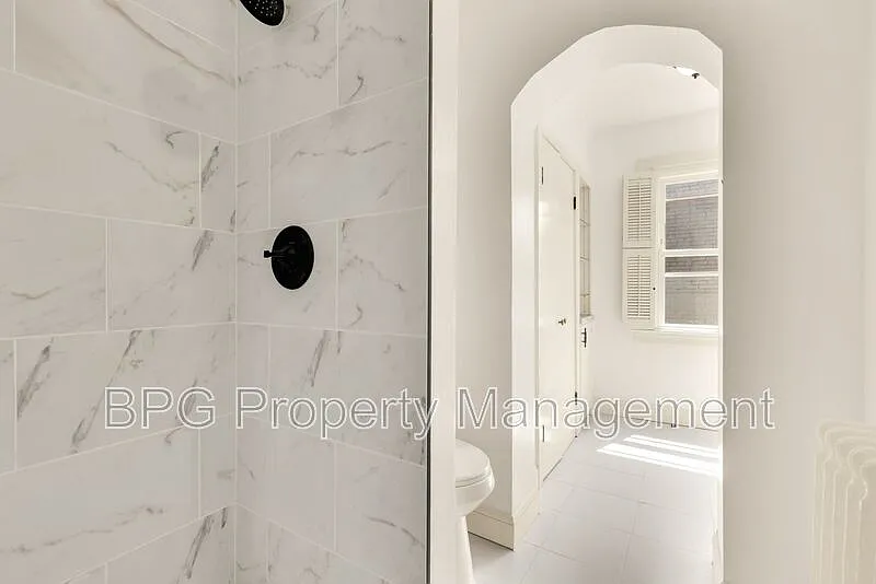 3 bed, 2.0 bath, 1800 sqft, $6,000 — Photo 3
