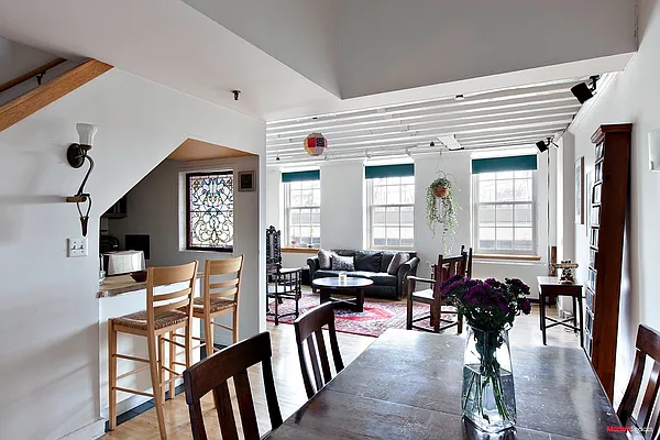 Sold by Modern Spaces | media 35