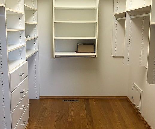 Master bed closet.