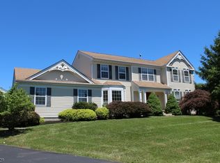 12 Hastings Ln, Flemington, NJ 08822