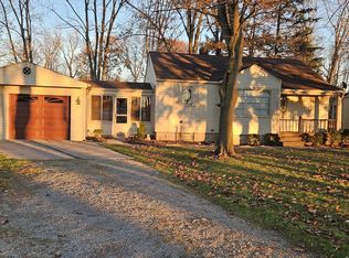 25241 Meridian Rd, Grosse Ile, MI 48138