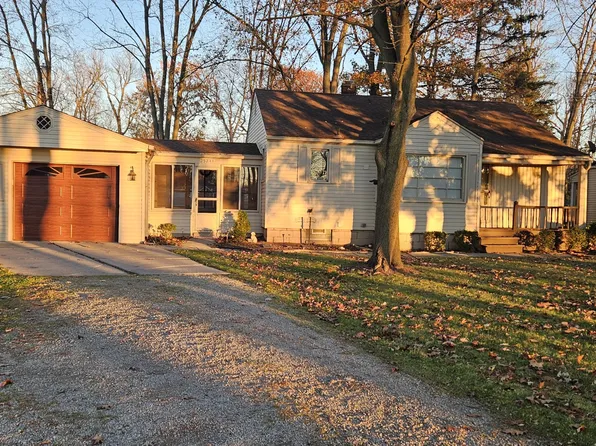 25241 Meridian Rd, Grosse Ile, MI 48138