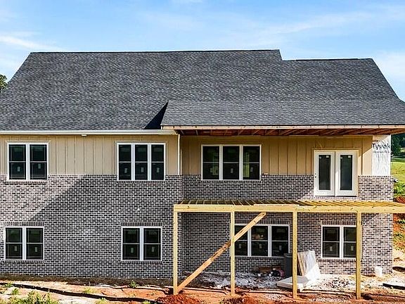 3rd image of 473 Masters Ln