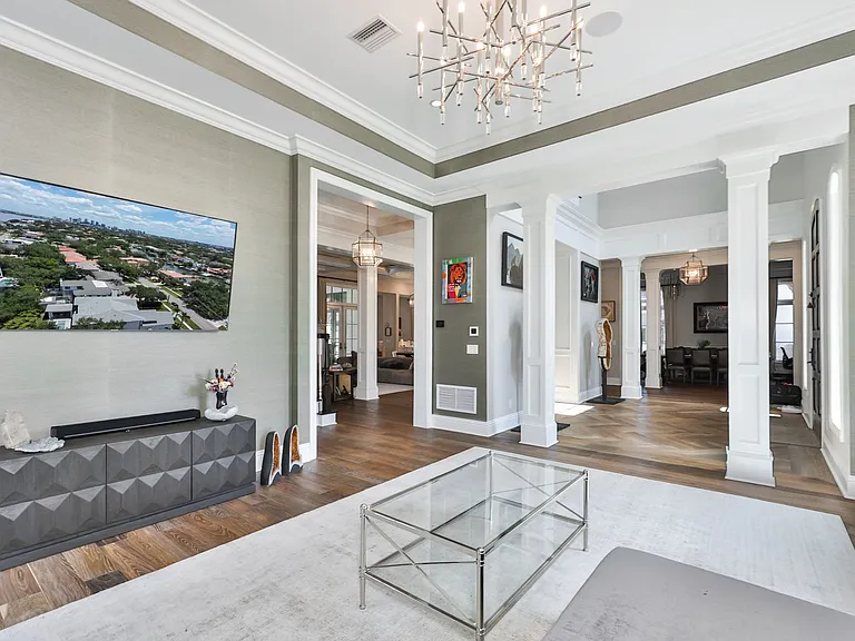 629 Riviera Dr — Photo 7