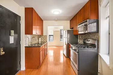 11 East 73rd Street in Lenox Hill : Sales, Rentals