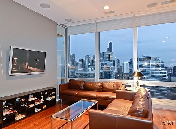 3rd image of 500 W Superior St Unit 1911