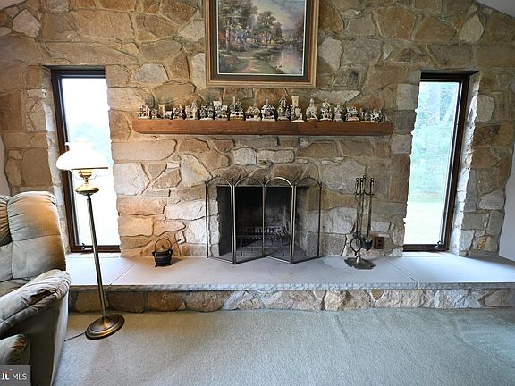5th image of 1503 E Malaga Rd