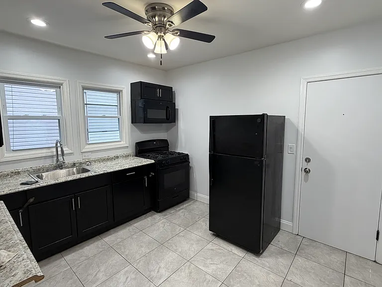 33-35 Cedar Ave #2 — Photo 11