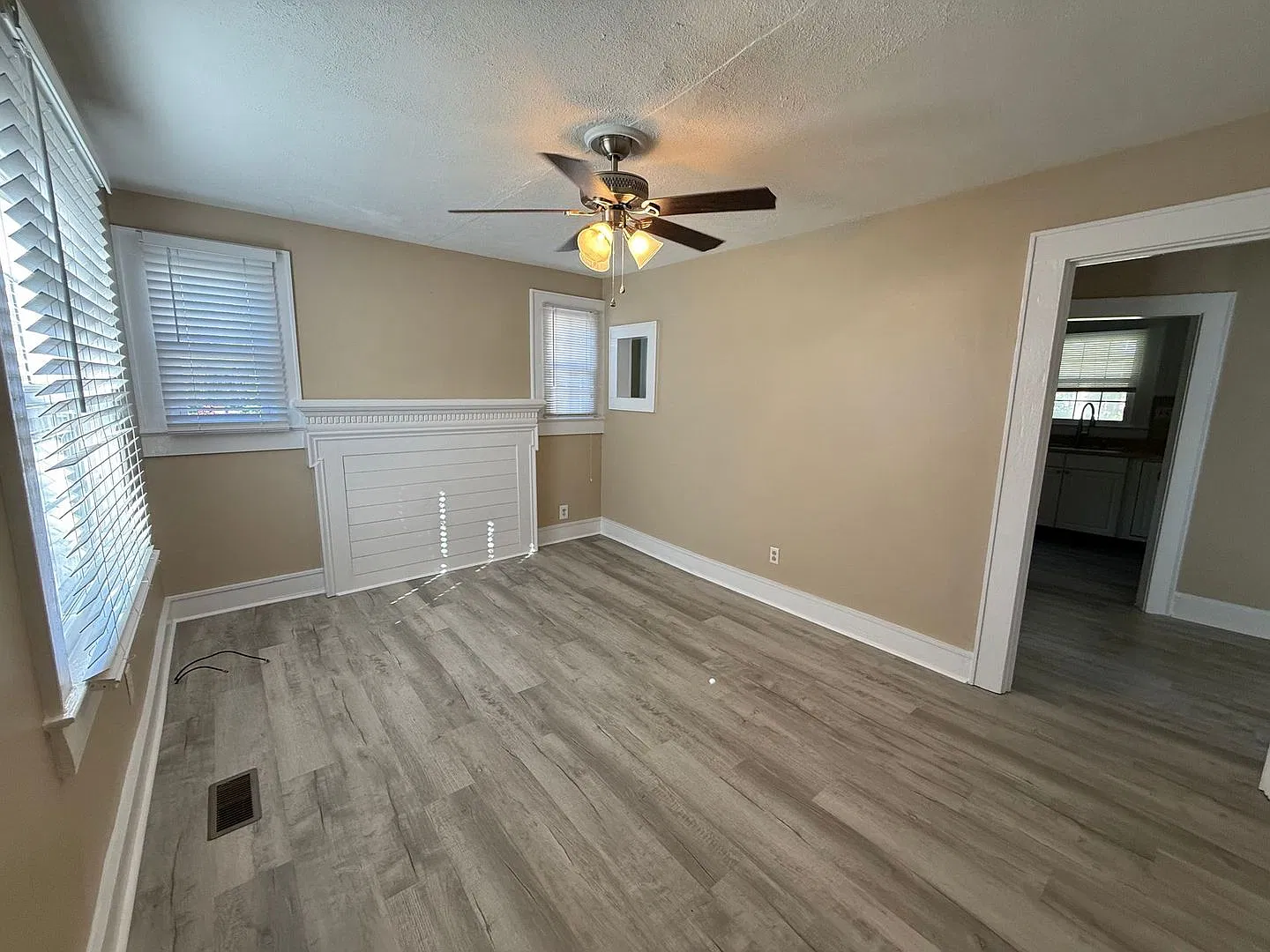 Downtown Commercial Space Available For Rent! — Photo 2