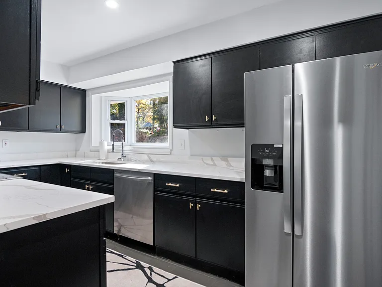 Sylvania Dr — Photo 3
