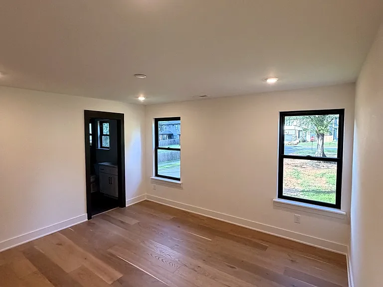 4117 Sarah Dr — Photo 12
