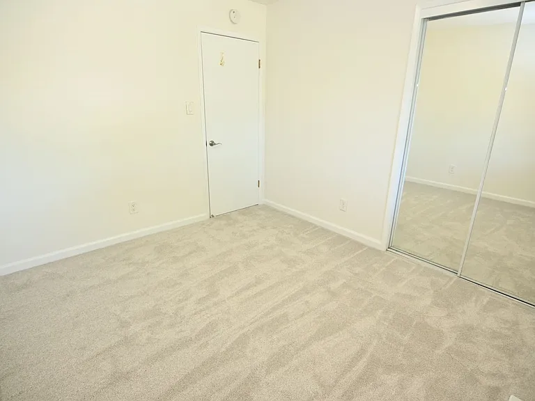 5659 Lathrop Dr — Photo 23