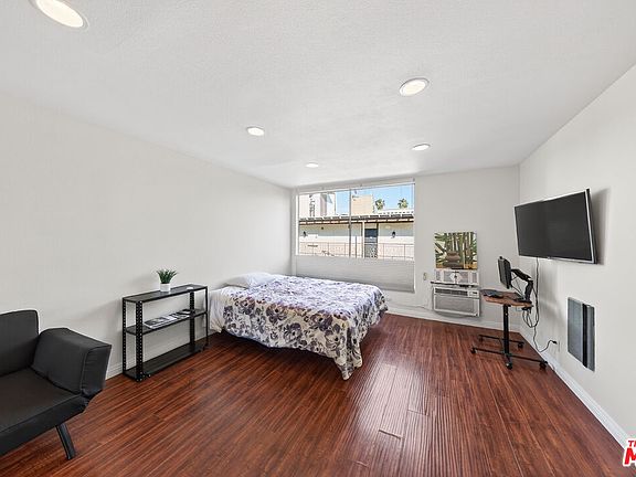 3rd image of 525 S Ardmore Ave APT 351