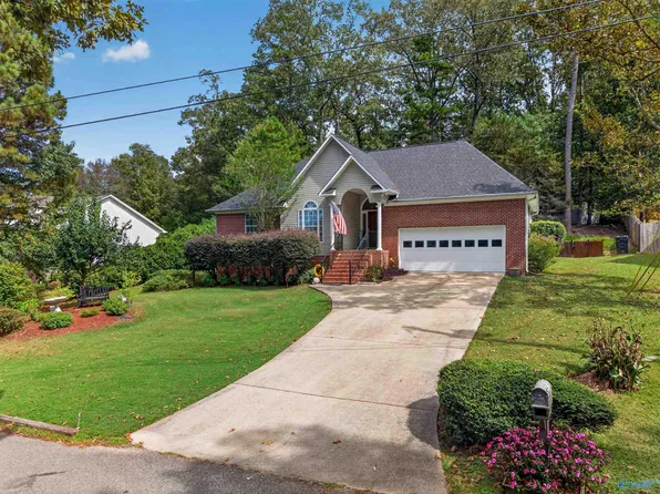 1261 Holiday Dr, Southside, AL 35907