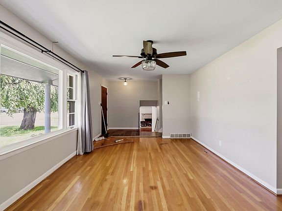 5th image of 400 Hiawatha Trl