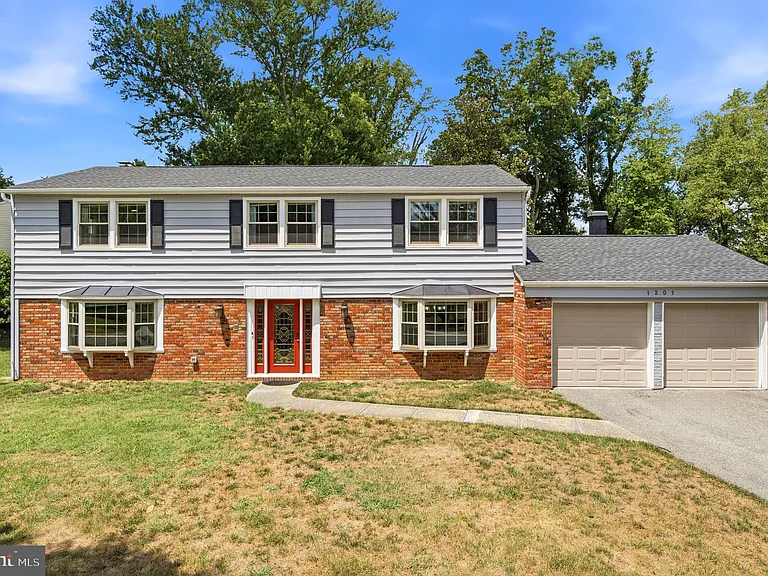1205 Windermere Ct — Photo 2