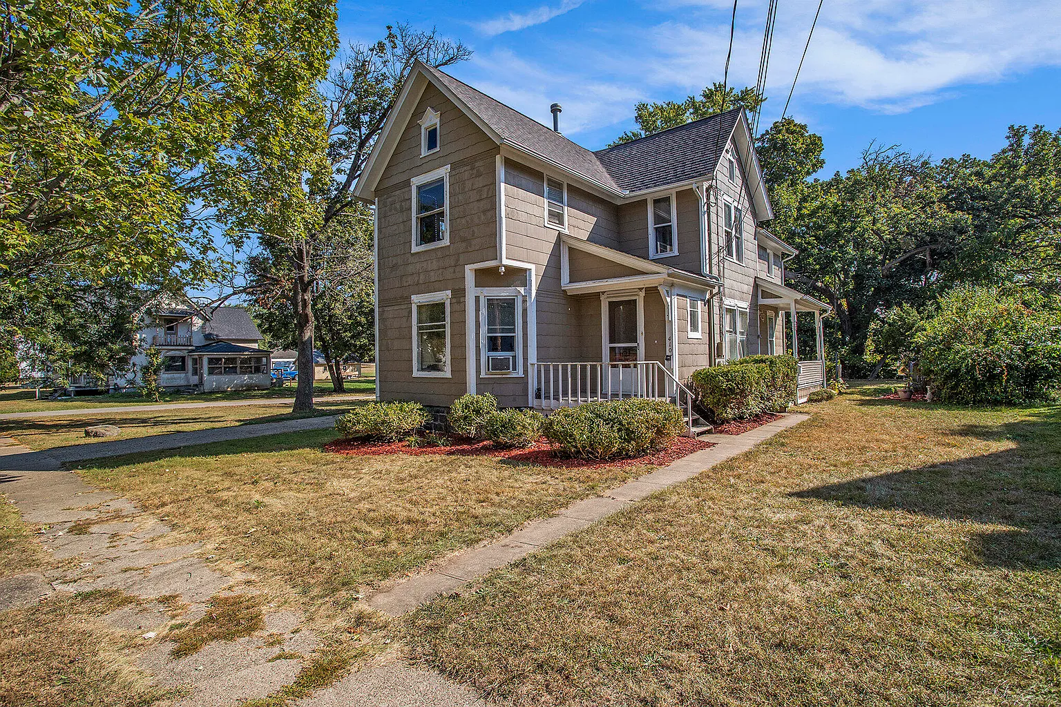 410 Bidwell St photo 1