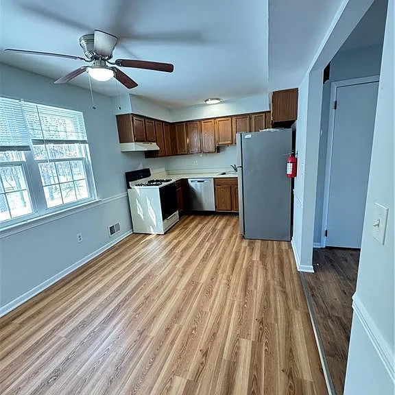15 Hanover Sq #C — Photo 5