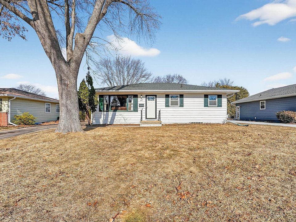 1st image of 920 Royal Dr