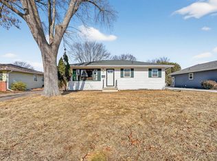 920 Royal Dr, Cedar Falls, IA 50613