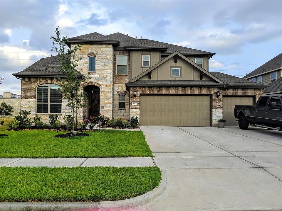 Beautiful front elevation with stone accents and the 3 car garage. WOW!!